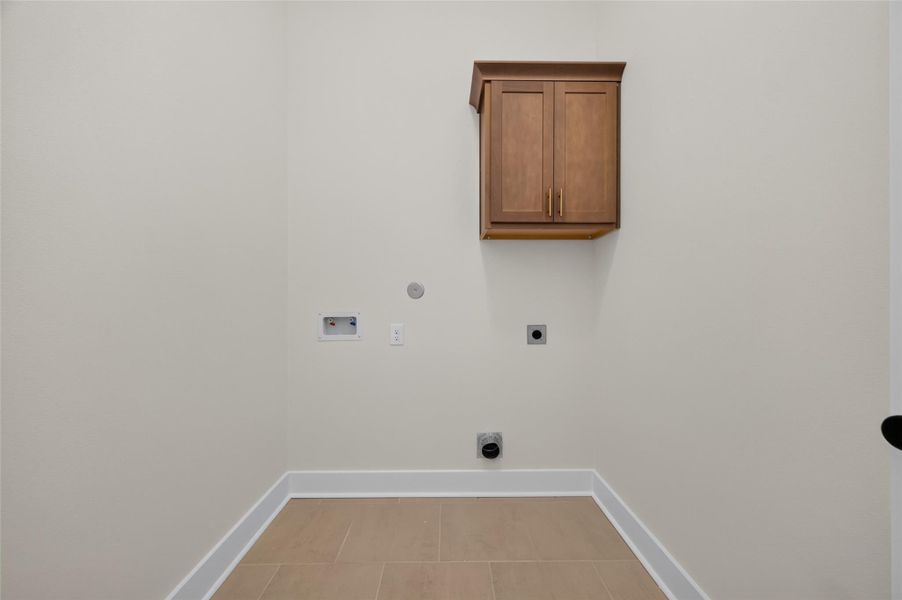 Spacious, unfurnished interior of a new home in Two Step Farm, Montgomery (Image 41).
