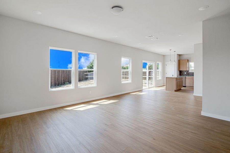 Spacious, unfurnished interior of a new home in Trails of Fossil Creek, Fort Worth (Image 21).