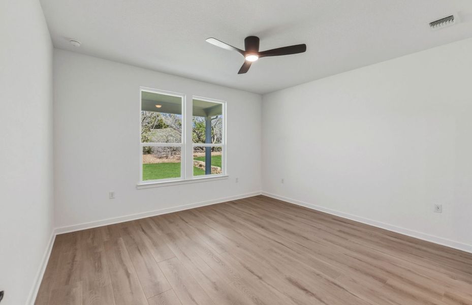 Spacious, unfurnished interior of a new home in Sun City Texas, Georgetown (Image 28).