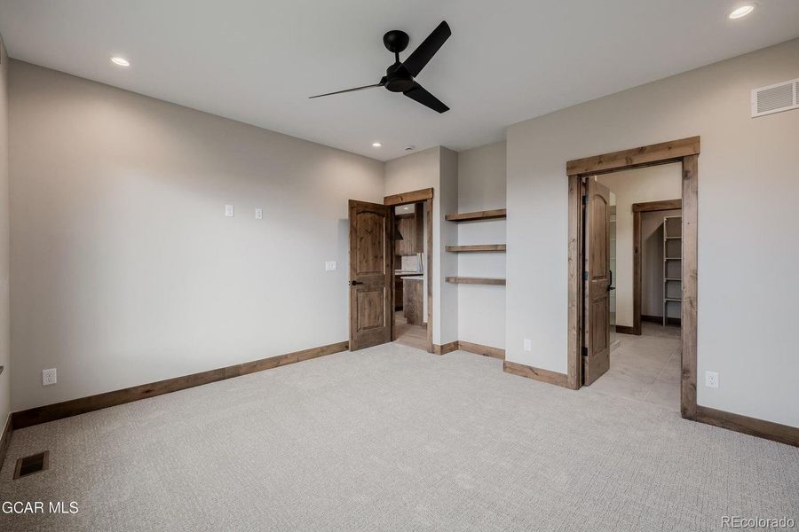 Spacious, unfurnished interior of a new home in , Granby (Image 40).