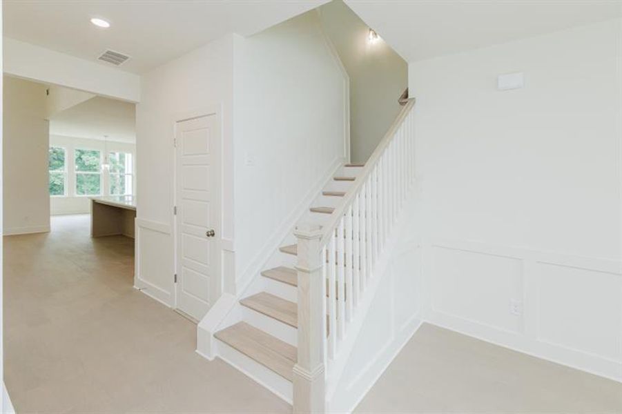 Spacious, unfurnished interior of a new home in , Gainesville (Image 19).