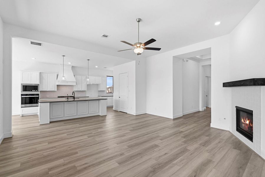 Spacious, unfurnished interior of a new home in Chambers Creek, Willis (Image 27).