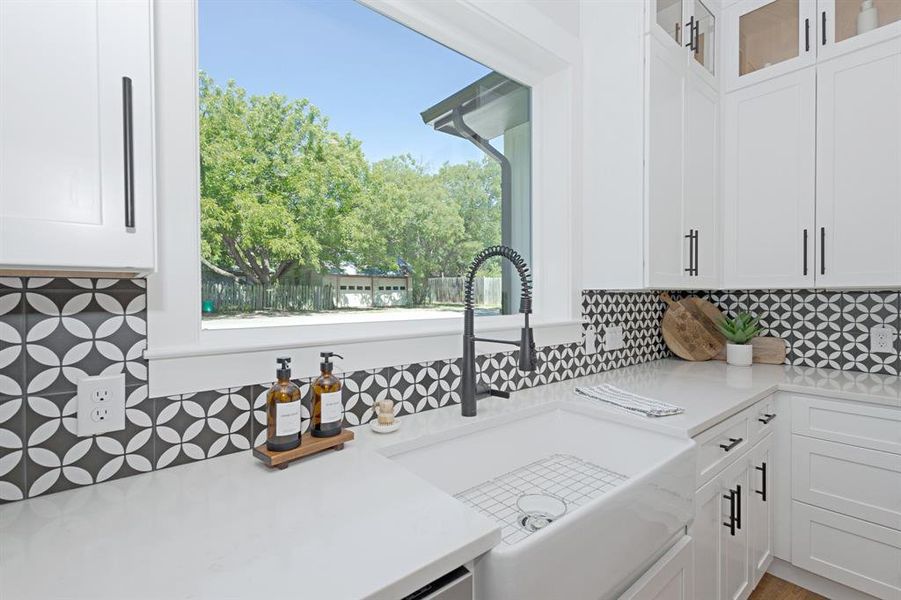 The Picturesque Window frames peaceful outdoor views as natural light fills the kitchen. The Picturesque Window frames peaceful outdoor views as natural light fills the kitchen.