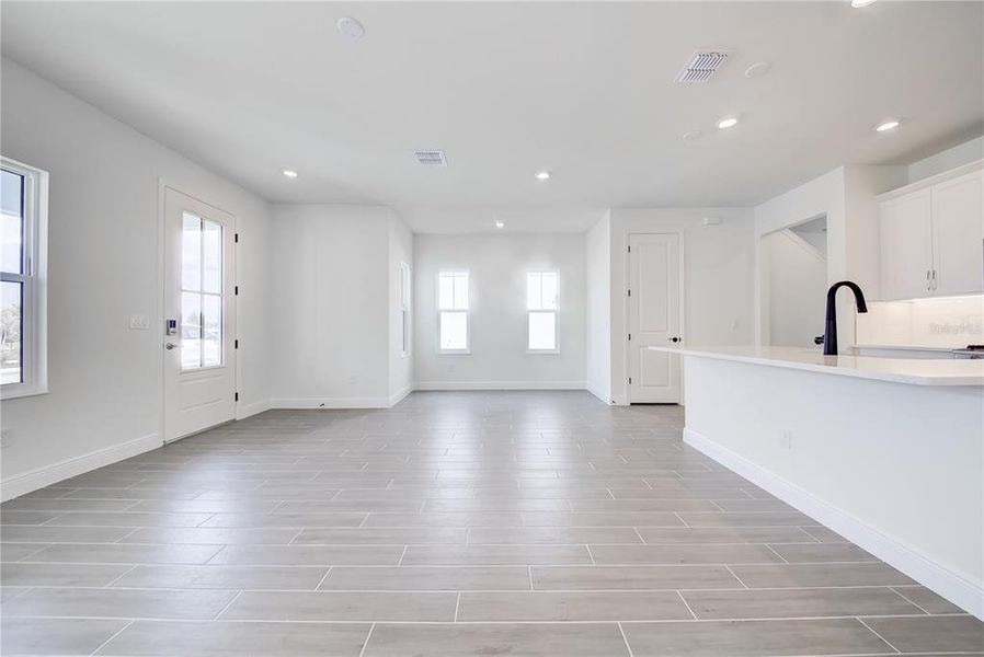 Spacious, unfurnished interior of a new home in Bungalow Walk at Lakewood Ranch, Lakewood Ranch (Image 36).