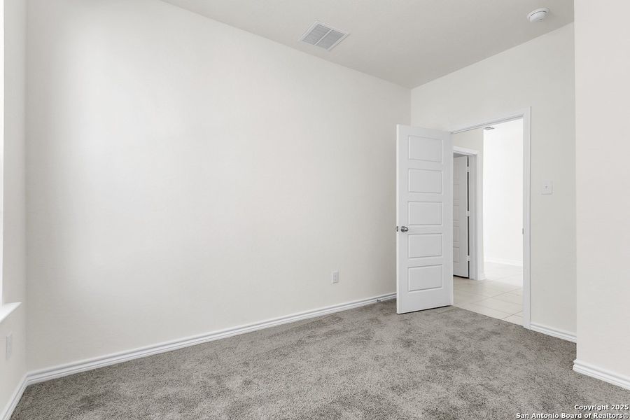 Spacious, unfurnished interior of a new home in Spanish Trails, San Antonio (Image 11).