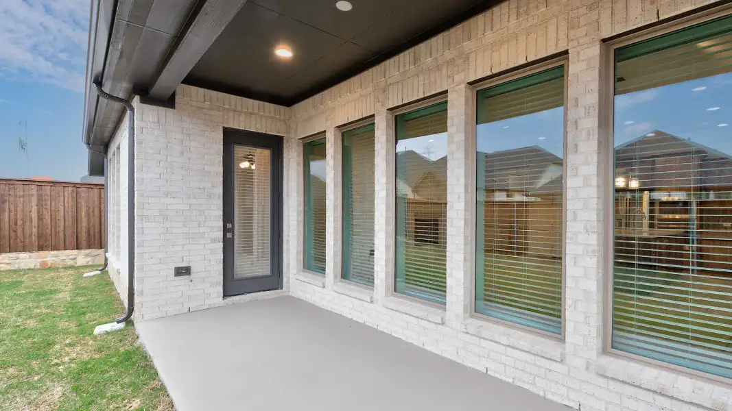 Representative exterior details of a home built from the 2619W by Perry Homes in Revera, Rosenberg (Image 3).