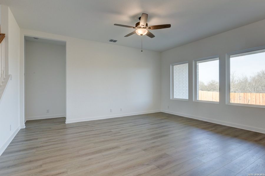 Spacious, unfurnished interior of a new home in Nopal Valley, San Antonio (Image 33).