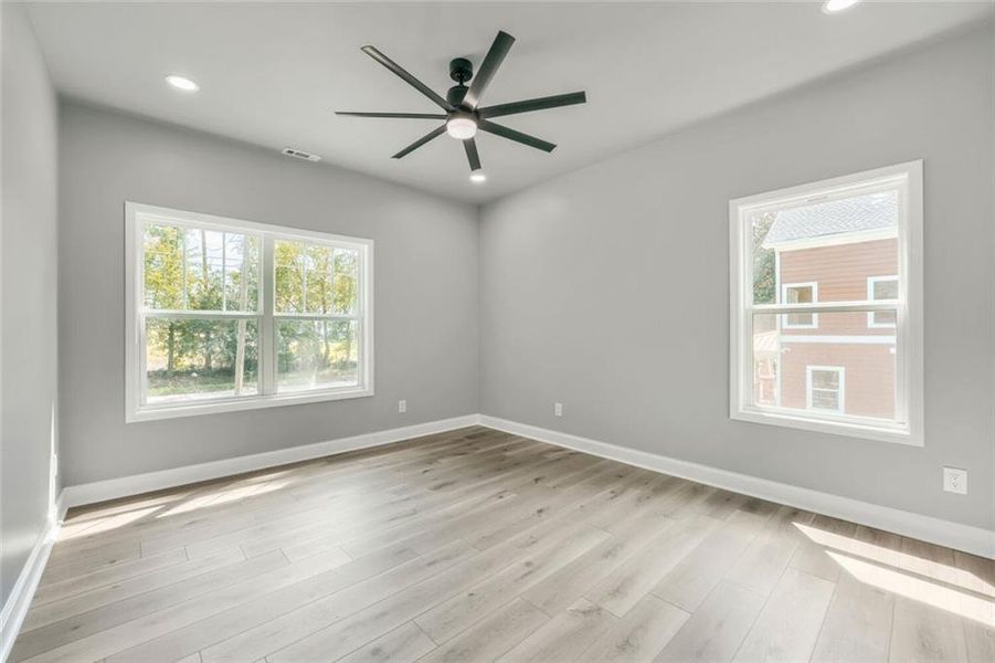 Spacious, unfurnished interior of a new home in , Atlanta (Image 19).
