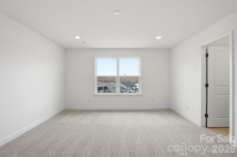 Spacious, unfurnished interior of a new home in Forest Creek, Waxhaw (Image 42).