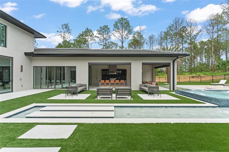 Exterior details and patio area of a home in , Montverde (Image 46).