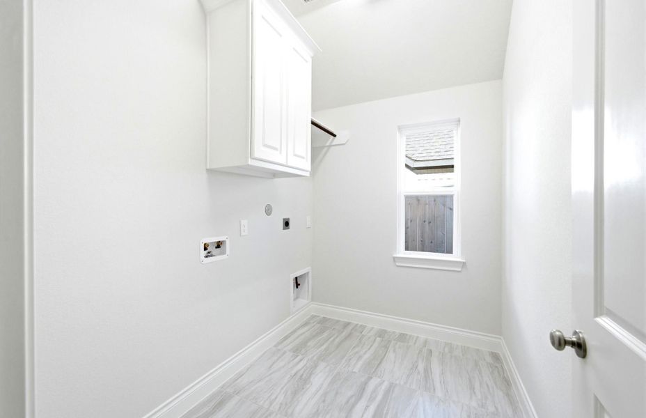 Spacious, unfurnished interior of a new home in The Highlands 55′, Porter (Image 26).