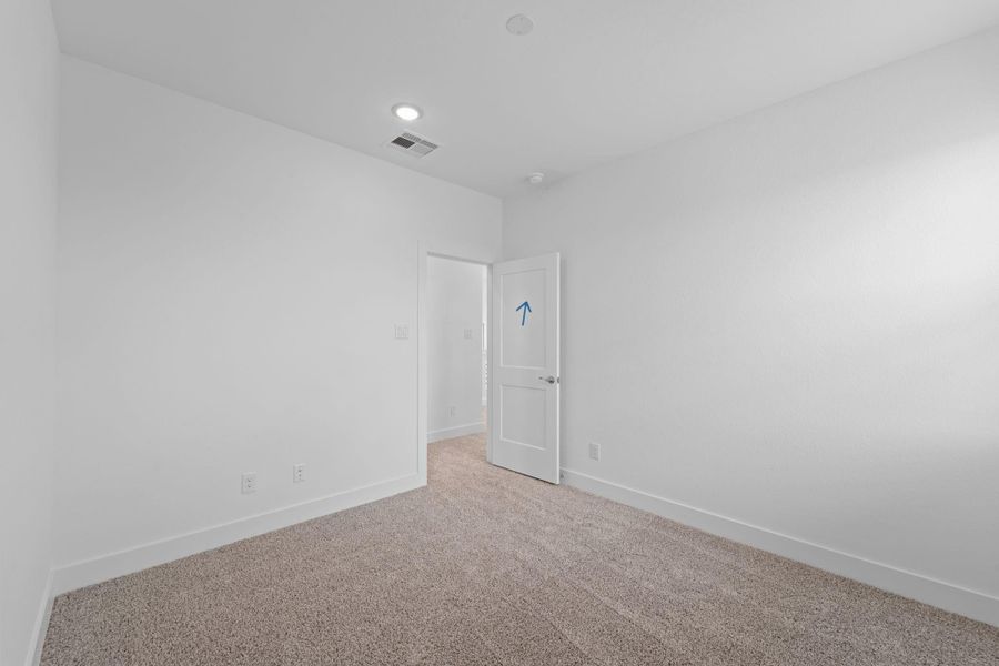 Spacious, unfurnished interior of a new home in Meridiana, Iowa Colony (Image 19). Spacious, unfurnished interior of a new home in Meridiana, Iowa Colony (Image 19).