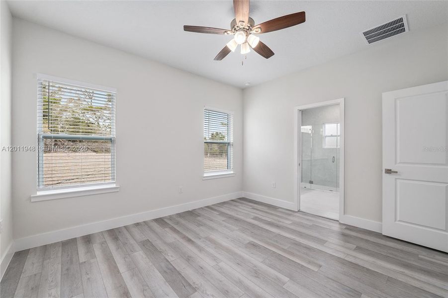 Spacious, unfurnished interior of a new home in , Ocala (Image 23).