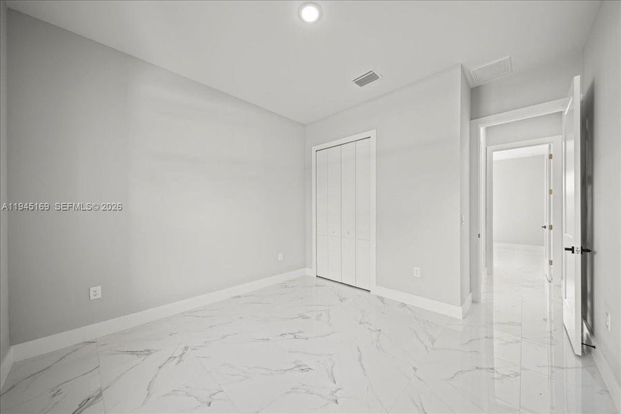 Spacious, unfurnished interior of a new home in , Lehigh Acres (Image 24).