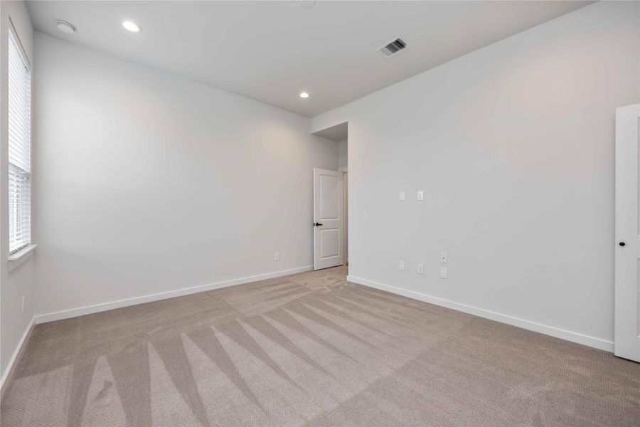 Spacious, unfurnished interior of a new home in Fulton Crossing, Houston (Image 16). Spacious, unfurnished interior of a new home in Fulton Crossing, Houston (Image 16).