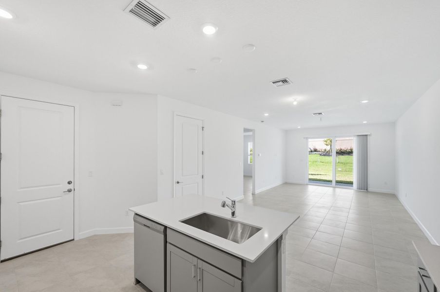 Prices, dimensions and features may vary and are subject to change. Photos are for illustrative purposes only. Prices, dimensions and features may vary and are subject to change. Photos are for illustrative purposes only.