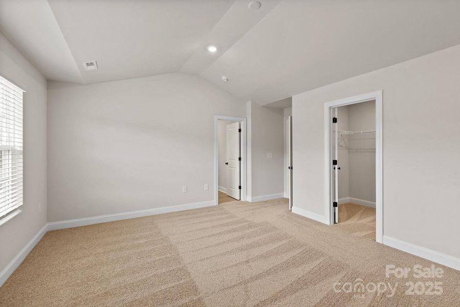 Spacious, unfurnished interior of a new home in Ascot Woods, Charlotte (Image 10).