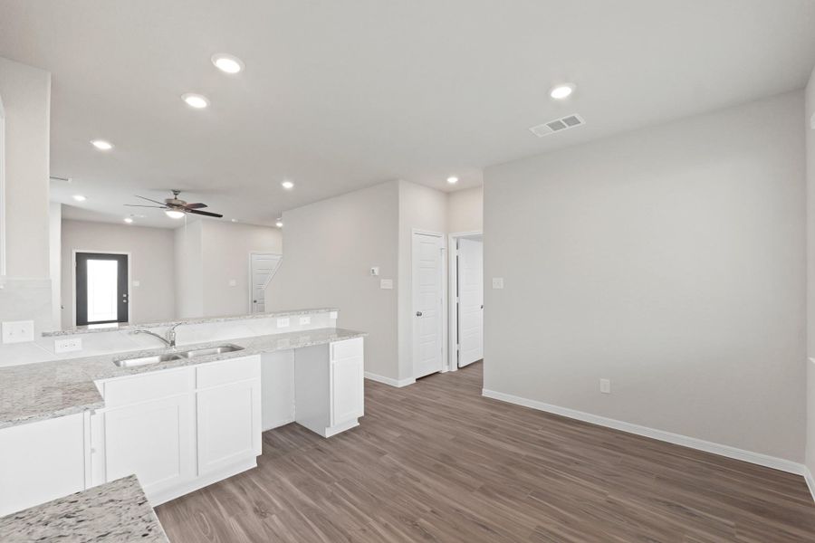 Spacious, unfurnished interior of a new home in Bammel Oaks, Houston (Image 5). Spacious, unfurnished interior of a new home in Bammel Oaks, Houston (Image 5).