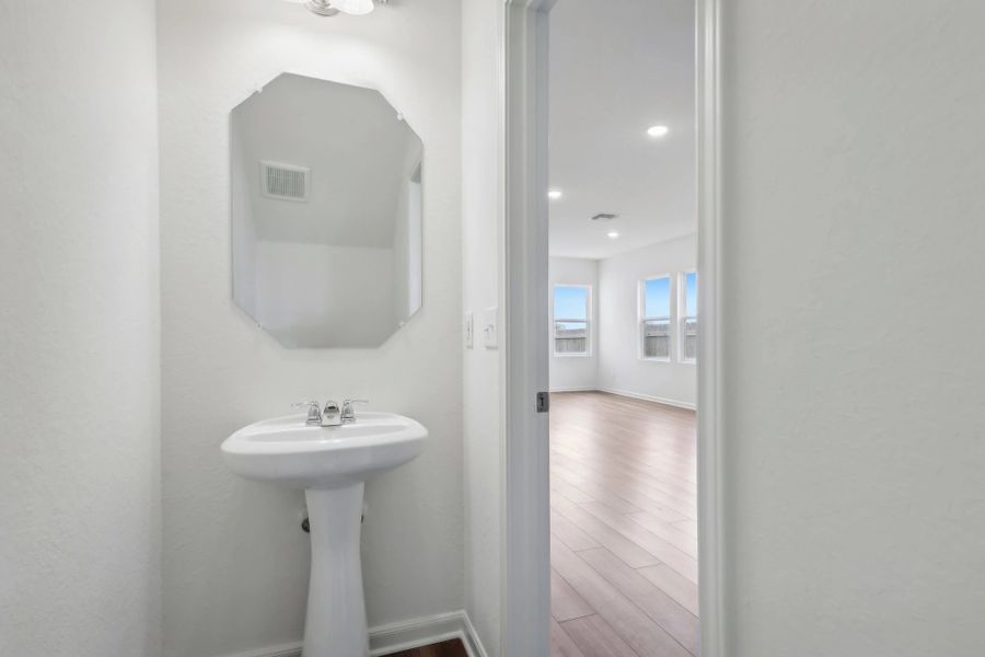 Representative furnished interior of a home built from the Proxy by Starlight Homes in Sutton Farms, San Antonio (Image 12).