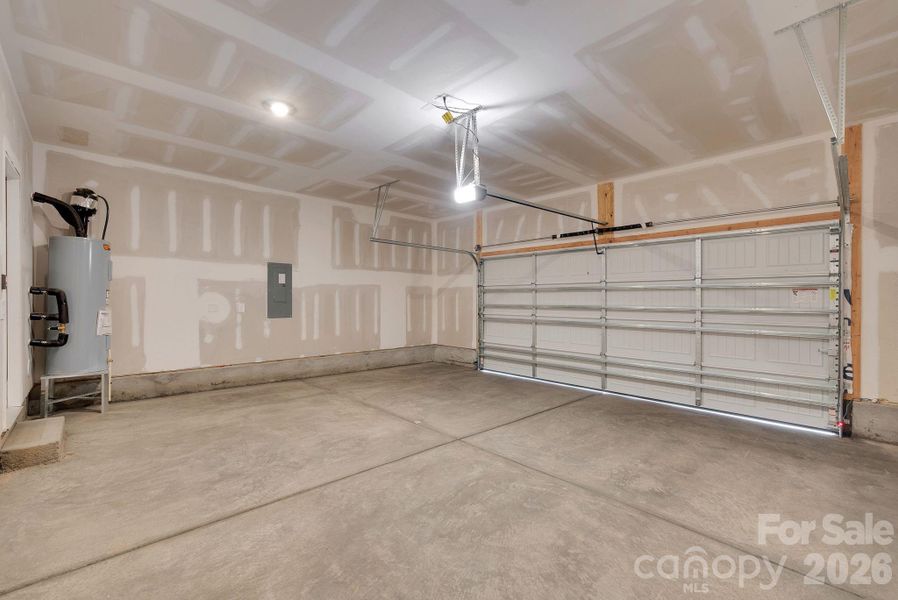 Spacious, unfurnished interior of a new home in Nolen Farm, Gastonia (Image 22).