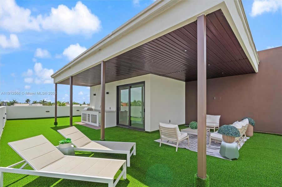 Exterior details and patio area of a home in , Fort Lauderdale (Image 3).