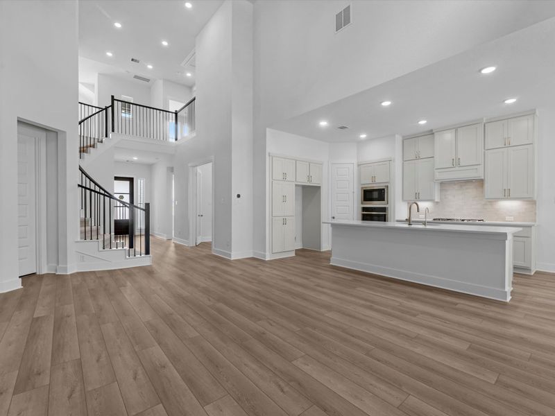 Spacious, unfurnished interior of a new home in Oakhill Reserve, Tomball (Image 14).