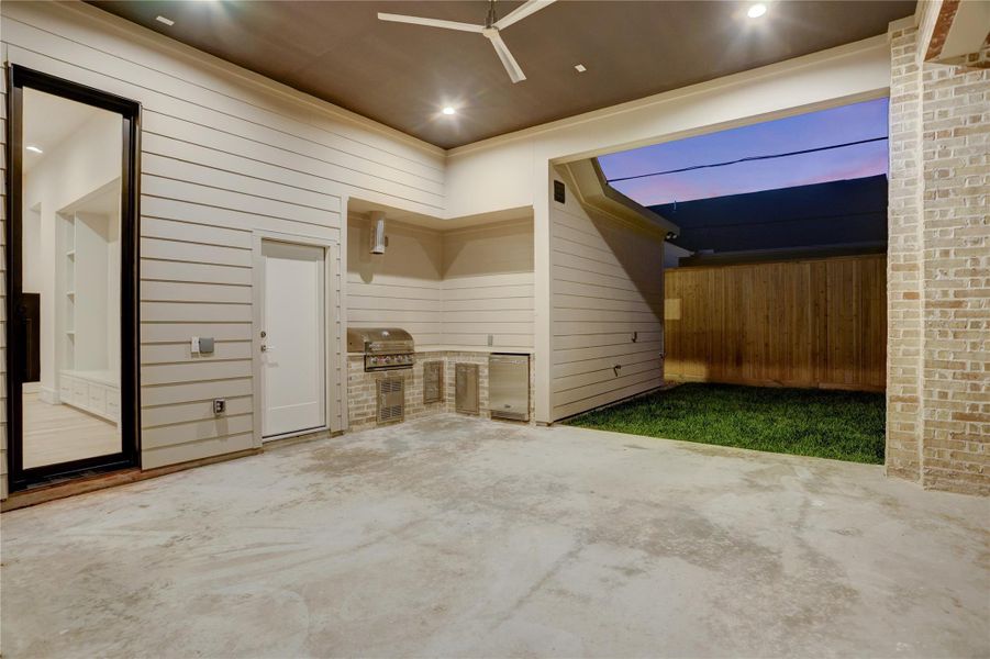 Exterior details and patio area of a home in , Houston (Image 3).