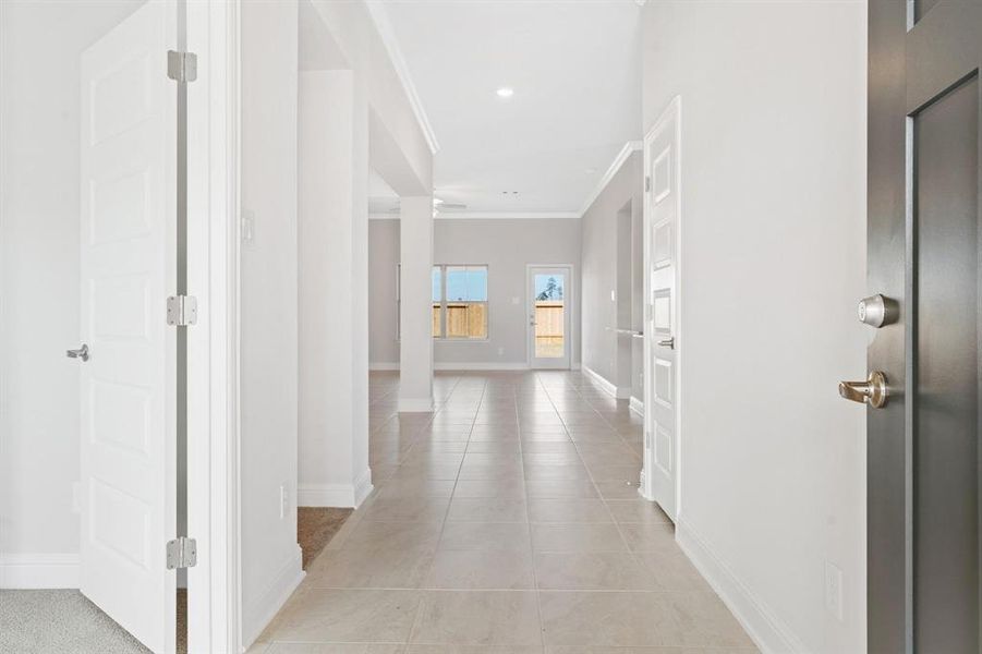 Spacious, unfurnished interior of a new home in Grand Oaks Reserve, Cleveland (Image 7).