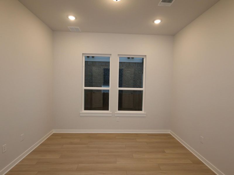 Spacious, unfurnished interior of a new home in Edgewood, Leander (Image 16).