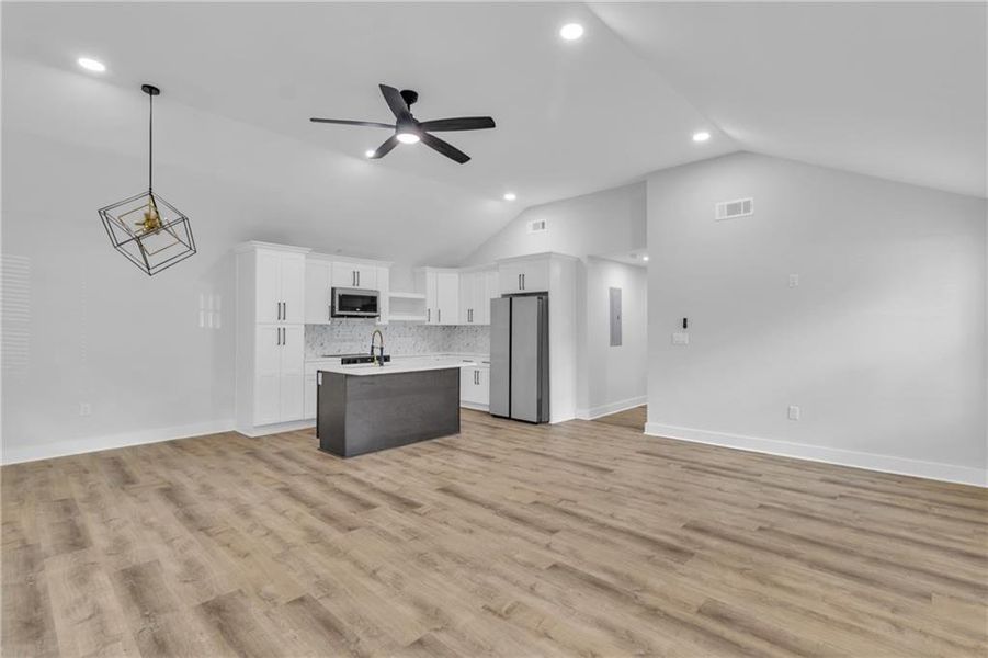 Spacious, unfurnished interior of a new home in , Atlanta (Image 12).