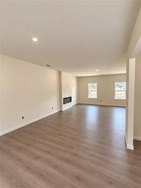 Spacious, unfurnished interior of a new home in , Atlanta (Image 4).