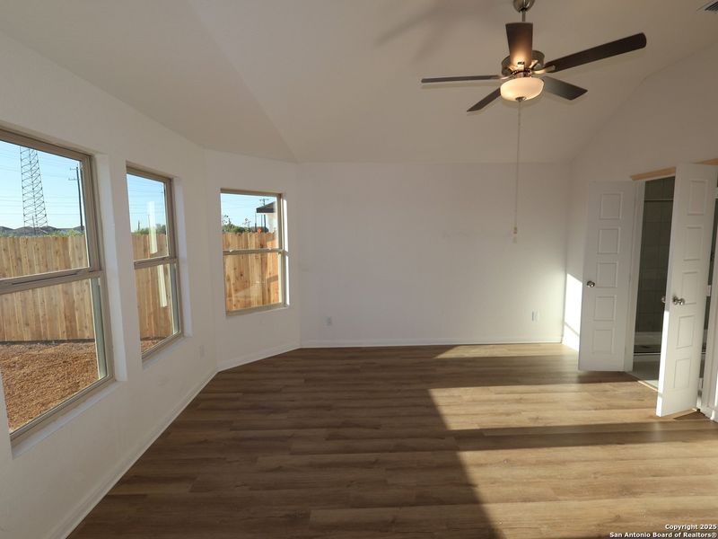 Spacious, unfurnished interior of a new home in Agave, San Antonio (Image 31).