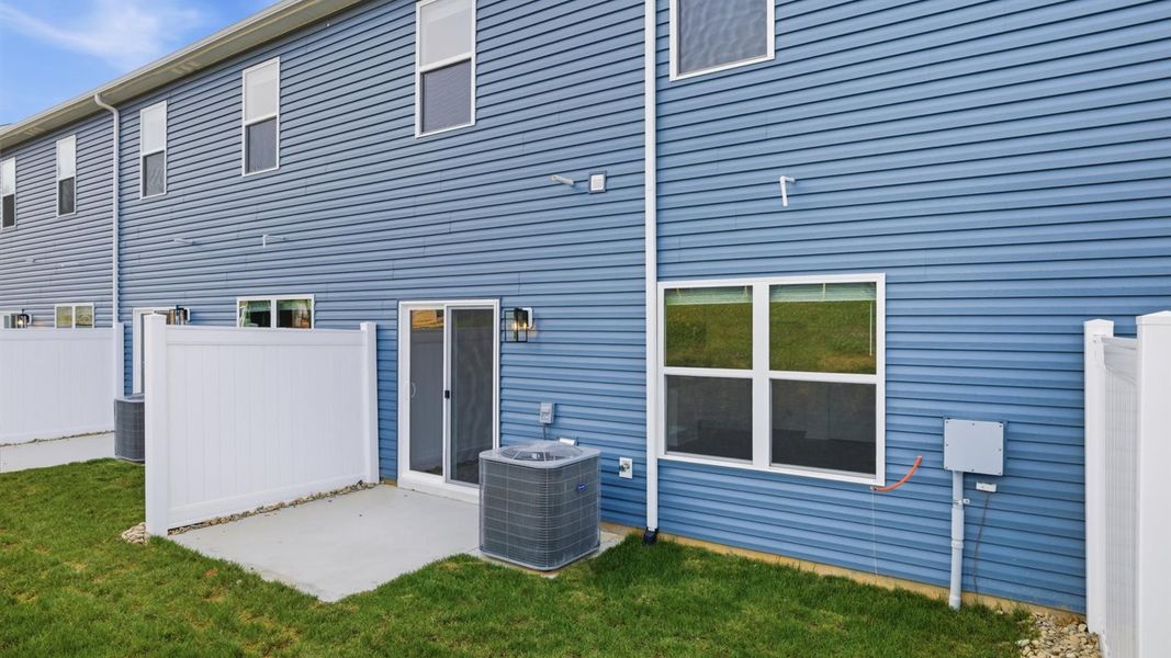 Exterior details and patio area of a home in Cherokee Crossing, Kodak (Image 2).