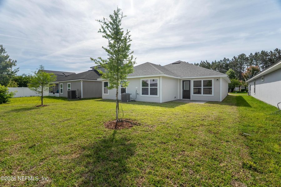 Exterior details and patio area of a home in , Jacksonville (Image 17).