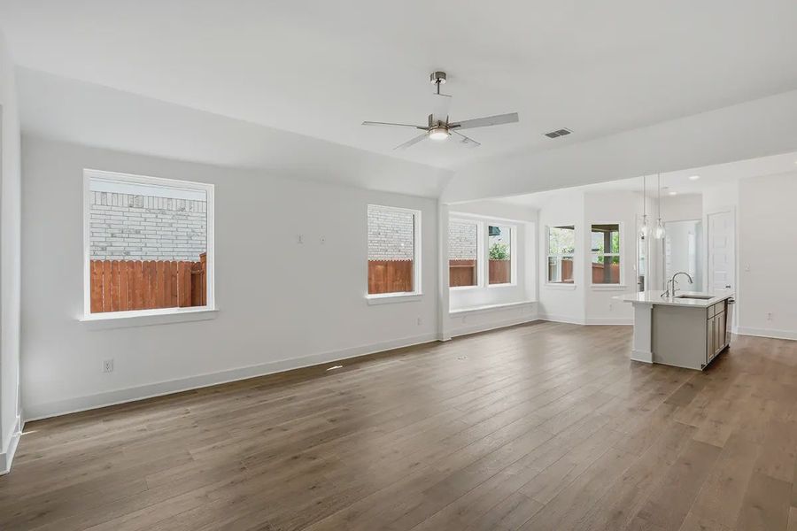 Spacious, unfurnished interior of a new home in Stillwater Ranch, San Antonio (Image 29).