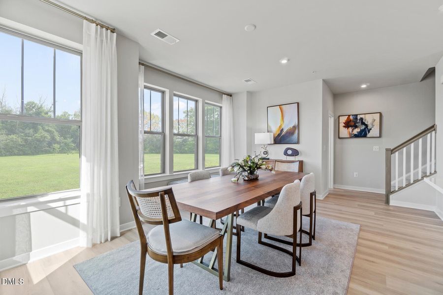 Dining Area Dining Area