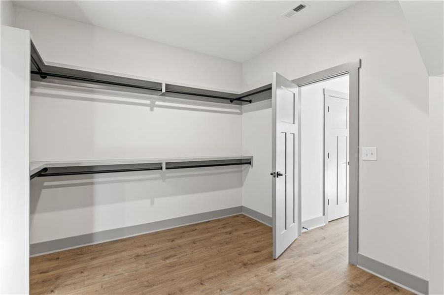 Spacious, unfurnished interior of a new home in , Jasper (Image 21).