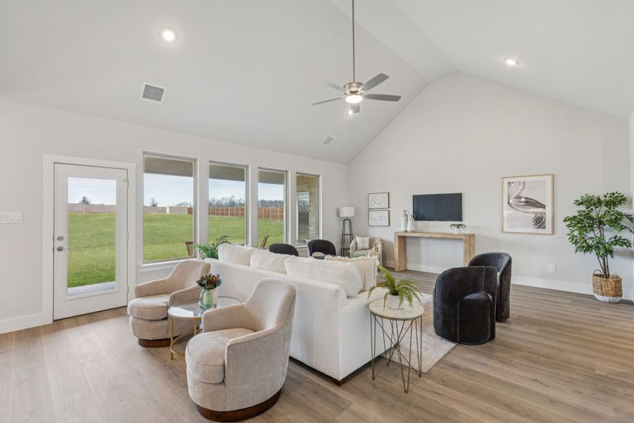 Representative furnished interior of a home built from the Emerson by Centre Living Homes in Lakeway Estates, Waxahachie (Image 9).