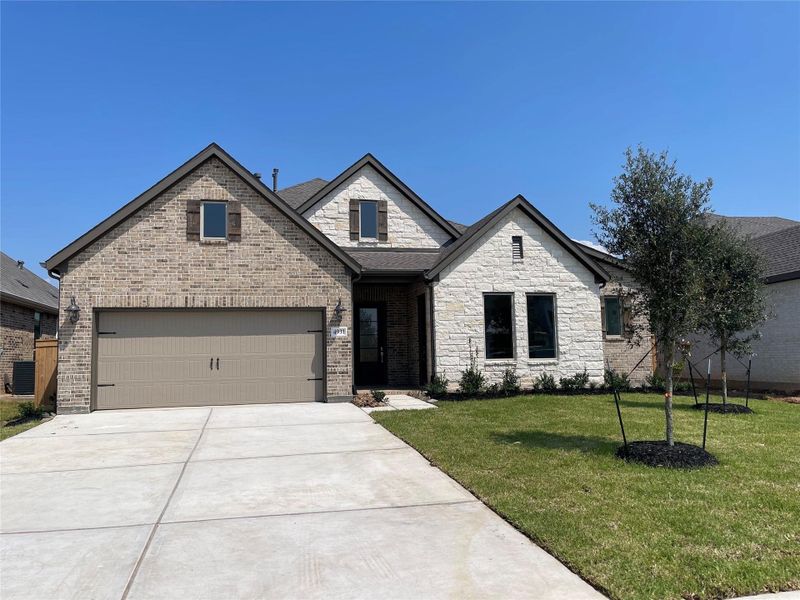 **Photos are a representation of the floor plan. This is not the actual homesite.**