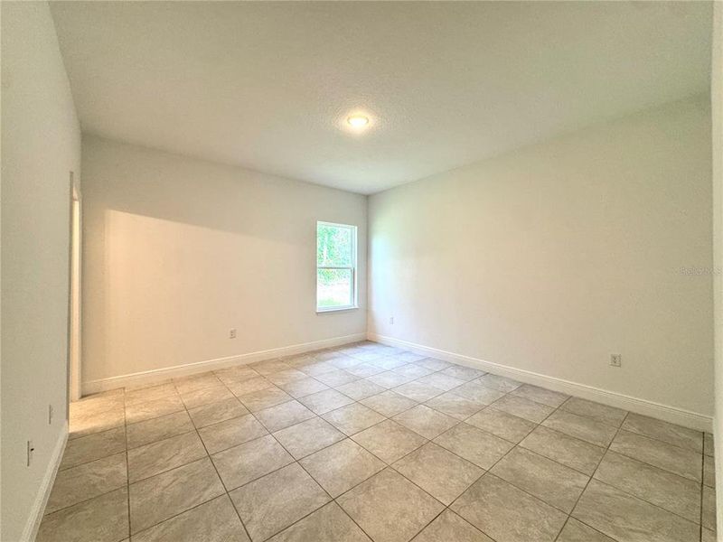 Spacious, unfurnished interior of a new home in , Citrus Springs (Image 10).