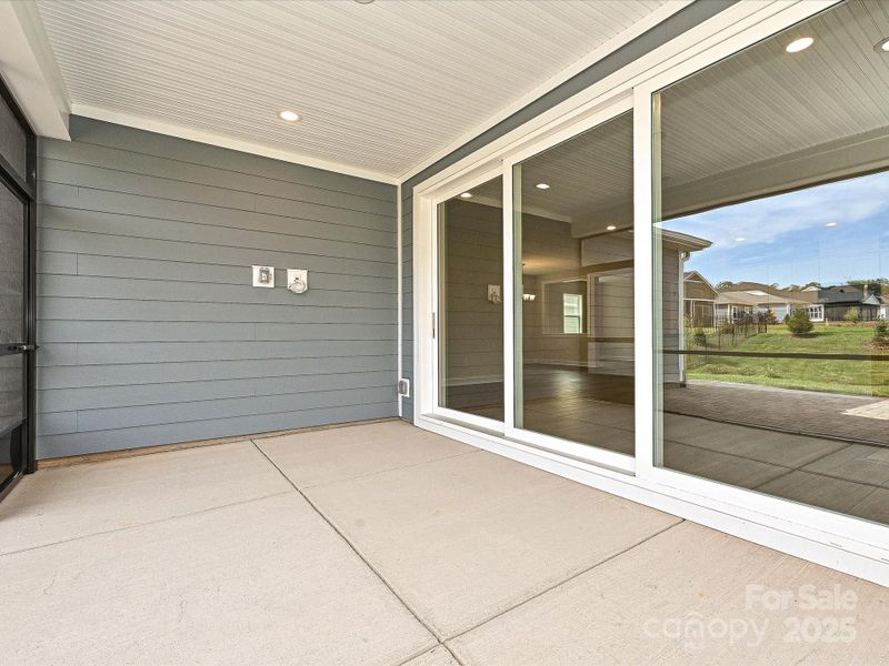 Screened in Patio Screened in Patio
