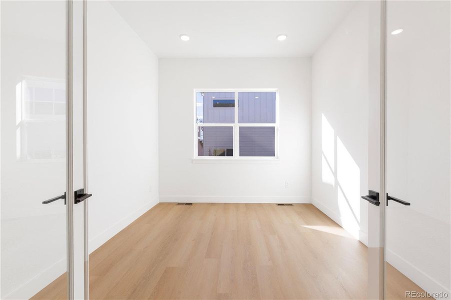 Spacious, unfurnished interior of a new home in Dillon Pointe - Journey, Broomfield (Image 27).