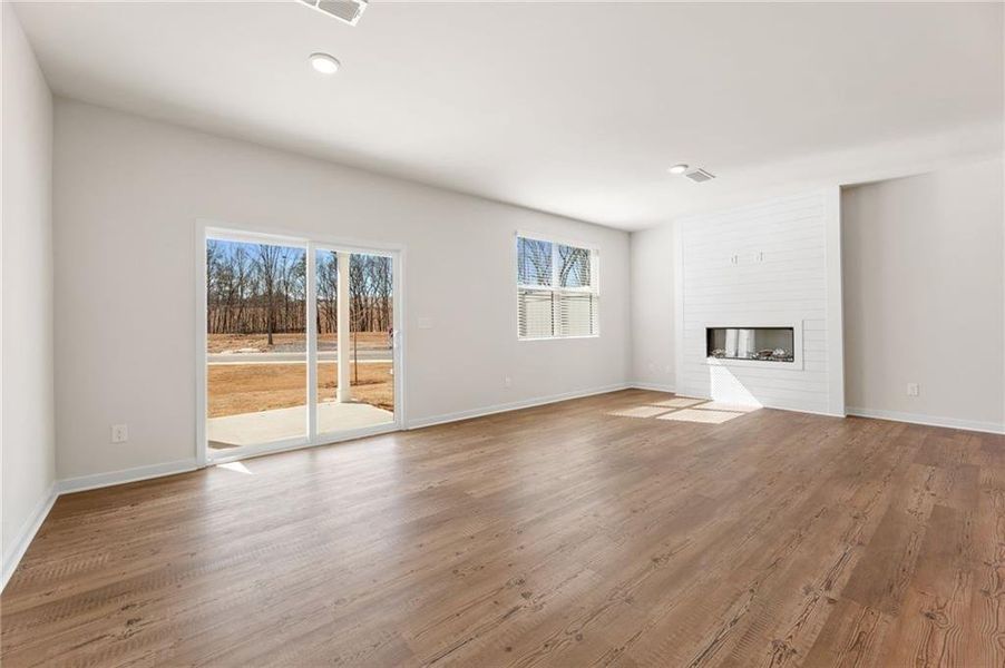 Spacious, unfurnished interior of a new home in Sherwood Square, Flowery Branch (Image 18).