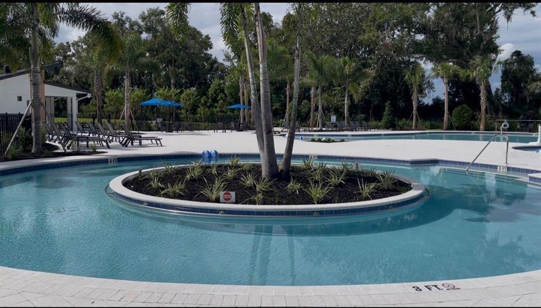 Community amenities in , Tavares (Image 13).