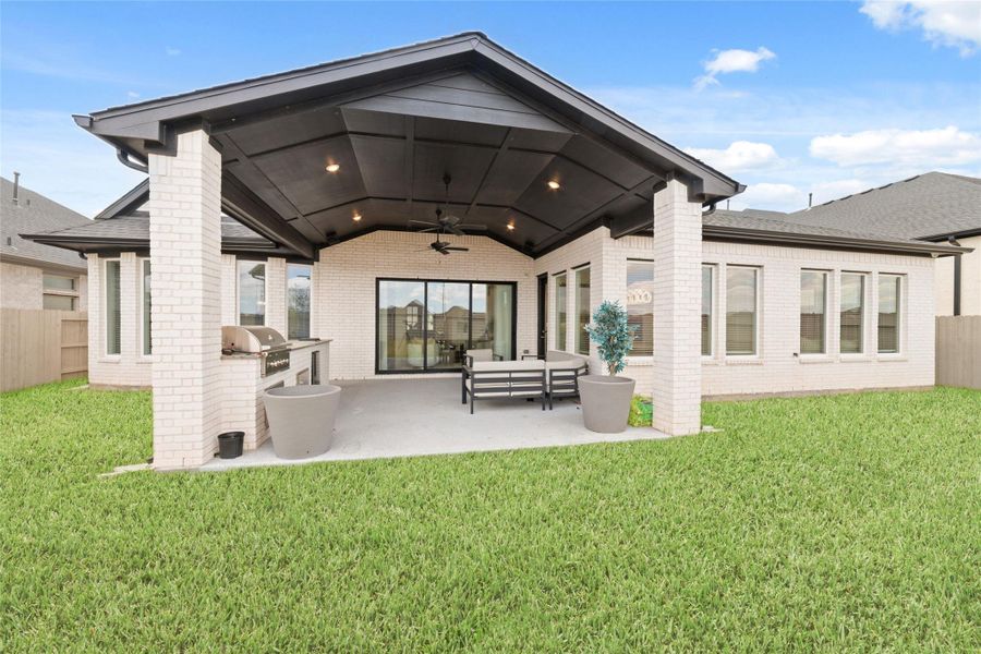 Exterior details and patio area of a home in Pomona 70' - Section 27, Manvel (Image 20).