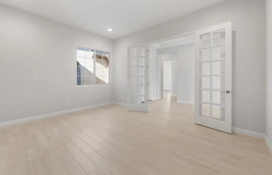 Spacious, unfurnished interior of a new home in Sun City Festival, Buckeye (Image 17).