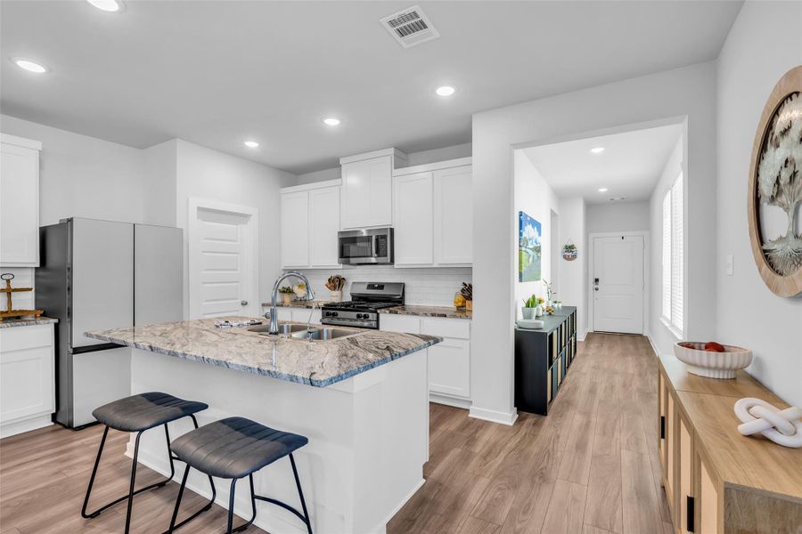 Furnished interior view inside a new home in Westridge Cove 40′, Conroe (Image 7).