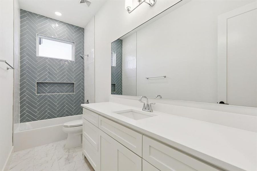 Furnished interior view inside a new home in , Waxahachie (Image 6). Furnished interior view inside a new home in , Waxahachie (Image 6).