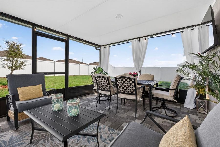 Exterior details and patio area of a home in Laurel Glen, Haines City (Image 31).
