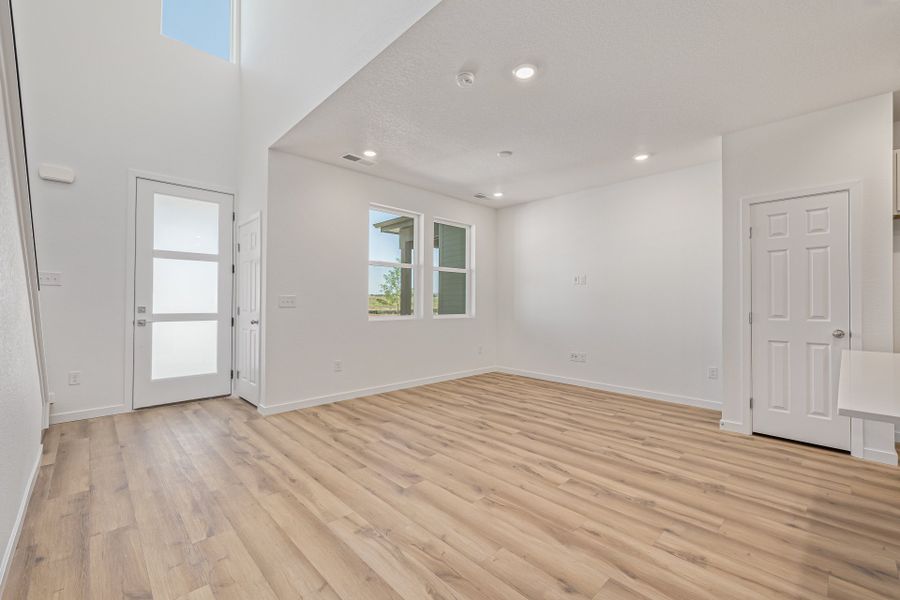 Spacious, unfurnished interior of a new home in Painted Prairie, Aurora (Image 15).